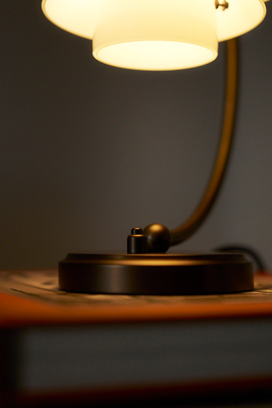PH 2/2 Luna Tischleuchte, Aged Brass von Louis Poulsen